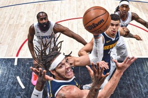 哈登在塞尔维亚队比赛中爆冷，出色发挥引发热议！赢得满堂喝彩的简单介绍