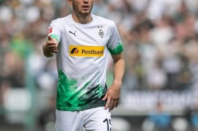 荷甲冲刺阶段走向成谜；多特蒙德再遭质疑；细节曝光；身体对抗强度拉满的简单介绍